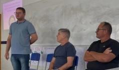 Deputado Wellington Roberto ao lado de lideranças em Serra Branca