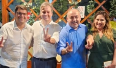 Júnior Araújo recebendo apoio de Alysson Lira e Lamarck Barros