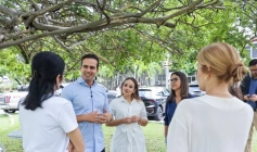 Lucas, auxiliares do Governo e representantes da causa do autismo