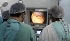 Cirurgia oncológica inédita por vídeo no Hospital Edson Ramalho