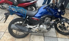 Moto roubada recuperada pela PM