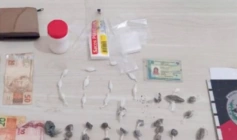 Apreensão de drogas e materiais utilizados no tráfico 