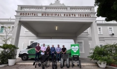 Doação de cinco cadeiras de rodas