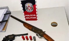 Prisão de homem com arma e moto adulterada