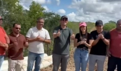 Gervásio Maia acompanhando a chegada da Adutora Transparaíba em Taperoá
