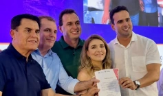 Wilson Santiago ao lado de lideranças
