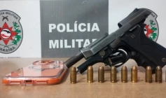Arma e munições apreendidas em ação da PM