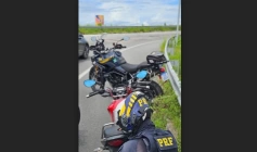 Motocicleta roubada que circulava com a placa adulterada
