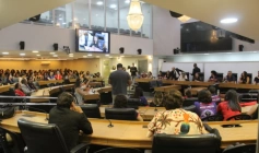 Debate sobre piso salarial de assistentes sociais
