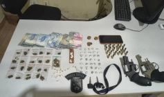 Armas e drogas apreendidas em ação policial na cidade de Alhandra 