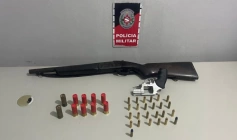 Armas e munições apreendidas em ação da PM