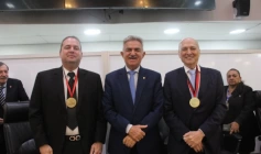 Medalha Epitácio Pessoa aos médicos João Modesto e Tiago Modesto