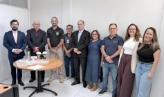 Juiz Trineto (centro) com a equipe de trabalho