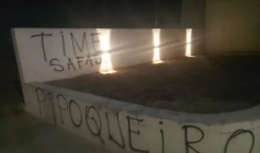 Pichação no Centro de Treinamento da Maravilha do Contorno