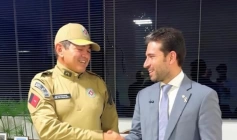 Comandante-geral da PM, coronel Ronildo ao lado do Deputado Michel Henrique