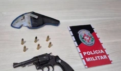 Arma e munições apreendidas em ação da PM