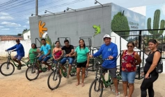 Entrega de triciclos para catadores de recicláveis