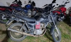 Moto com sinais identificadores adulterados apreendida pela PM