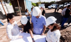 Leo Bezerra acompanhando retomada de obra em Paratibe