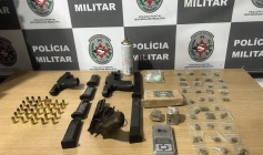 Armas e drogas apreendidas em ação policial na Capital 