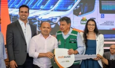 Entrega de veículos para ampliar acesso aos serviços da assistência social