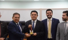 Medalha Epitácio Pessoa ao deputado Wilson Santiago
