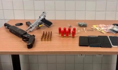 Polícia militar apreende armas, drogas e prende três suspeitos