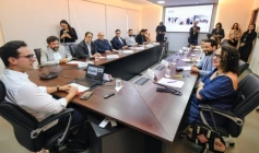 Governador Lucas Ribeiro em reunião com a ministra Luciana Santos