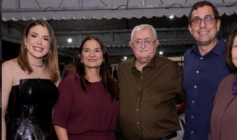 Gervásio ao lado de lideranças no município de Olho d’Água