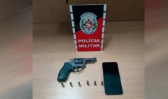 Arma e munições apreendidas em ação da PM