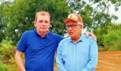 Chico Mendes ao lado do ex-deputado Vituriano