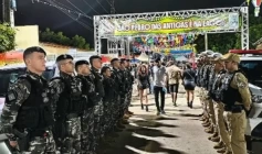 Polícia militar durante festividade junina promovida na comunidade Lagoa dos Estrelas