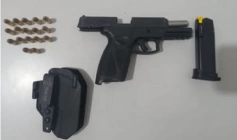 Arma e munições apreendidas em ação da PM