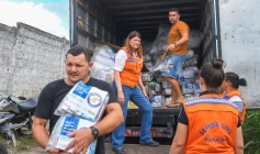Entrega de ajuda humanitária aos atingidos pelas chuvas
