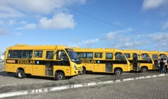 Lucas Ribeiro entrega novos ônibus escolares com investimento de R$ 22 milhões