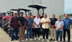 Assentamento Nova Vida I recebe trator para fortalecer a agricultura familiar em Aparecida