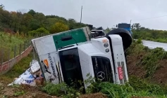 Tombamento de caminhão próximo à Monteiro