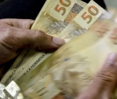 Dinheiro (cédulas de R$ 50,00)