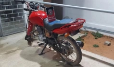 Motocicleta recuperada pela polícia militar em Matureia 