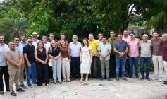 Prefeitos ao lado de Nill e chico Mendes 