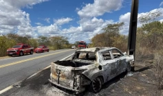 Carro que pegou fogo próximo à Piancó