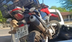 Motocicleta apreendida pela Polícia Militar em Uiraúna 