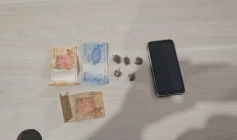 Maconha e dinheiro apreendidos em ação da PM
