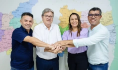 Prefeita e vice de Damião ao lado do ex-governador João Azevêdo 