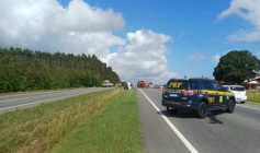 Tombamento de caminhão na BR-230