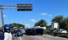 Capotamento de veículo em João Pessoa