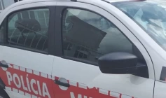 Prisão de cinco homens e apreensão de duas armas de fogo