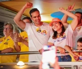Pollyanna ao lado de Lucas, João e Nabor