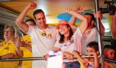 Pollyanna ao lado de Lucas, João e Nabor