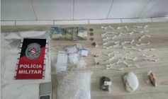 Apreensão de drogas e material para tráfico